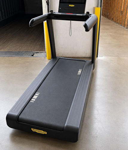 Technogym artis treadmill - technogym,